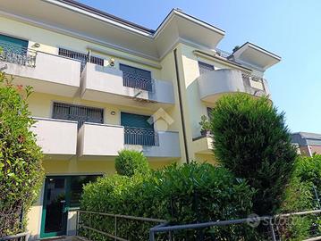 MONOLOCALE A SEREGNO