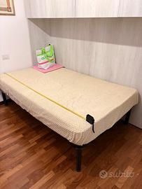 Letto una piazza e mezzo con doghe e materasso