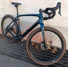 Gravel in Carbonio Trek Checkpoint SL7 Ruote Carb.