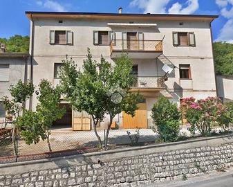 5 LOCALI A NOCERA UMBRA