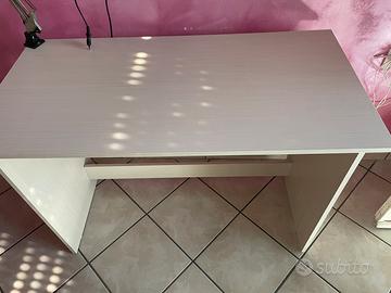 Scrivania per cameretta o ufficio