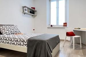 Ampia singola in appartamento moderno da ago