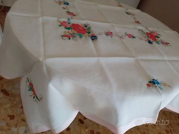 Tovaglia in organza bianca per 12 persone 