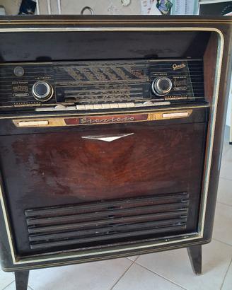 Juke box.