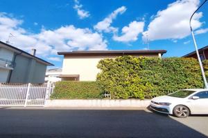 Villa di 207 m² con 5 locali e box auto a Rho