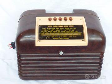 RADIO IN BACHELITE ANNI 1950