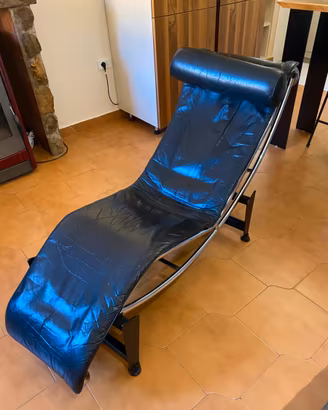 Chaise longue modello LC4 ispirazione Le Corbusier