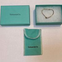 Orecchino a cerchio Tiffany by Elsa Peretti.