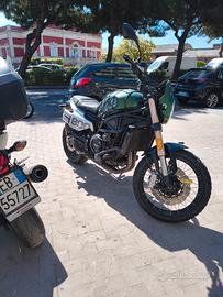 moto Benelli leoncino 800 Trail 