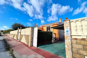 Villa singola recente con cortile a Giba