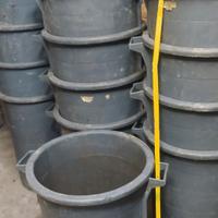 Bigoncia o bidone nero per uso agricolo