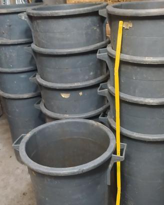 Bigoncia o bidone nero per uso agricolo