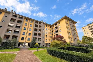 3 LOCALI A MONZA