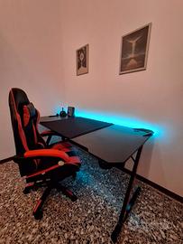 Set di scrivania e sedia da gaming