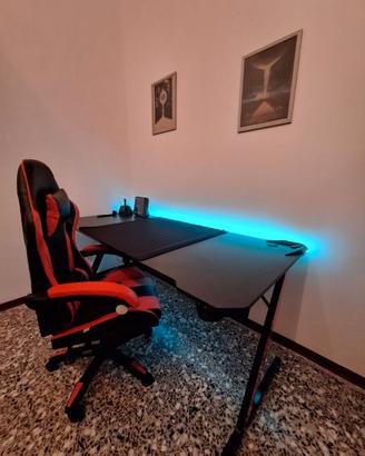 Set di scrivania e sedia da gaming