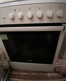 Fornello a gas Gorenje con forno ventilato classe