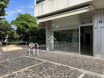 NEGOZIO A FONTE