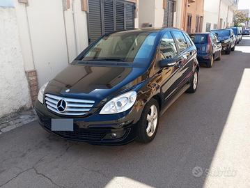 Mercedes B 180