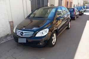 Mercedes B 180