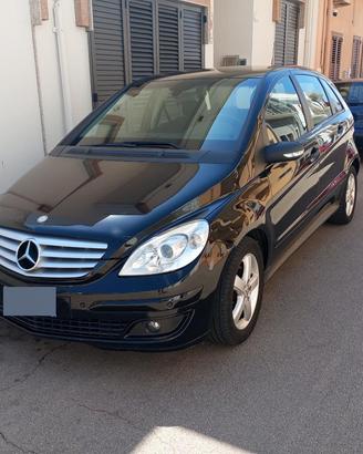 Mercedes B 180