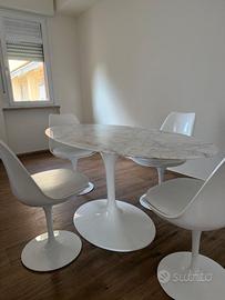 Tavolo in stile Saarinen ellittico con 4 sedie