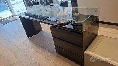 Arredamento per negozio di abbigliamento luxury –