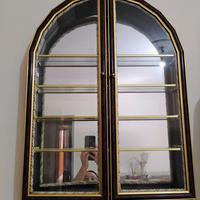 Bacheca. Arredamento. Mobilio.