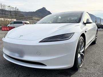 Tesla Model 3 Highland L.R. AWD – Pari al nuovo