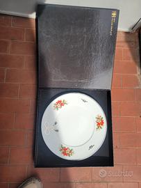 piatto con decorazioni natalizie