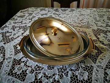 Vassoio e coperchio in acciaio, pirofila in Pirex