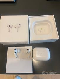 AirPods Pro 1ª gen con custodia e accessori
