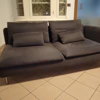 Divano a due piazze + cuscini abbinati 