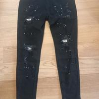 jeans slim fit con strappi e macchie bianche