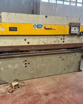 PRESSA PIEGATRICE IDRAULICA OMAG POL 3525 – 35 TON