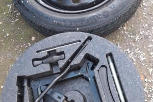  ruotino nuovo e kit sostituzione gomma 500L