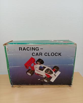 Orologio Vintage con Macchina da Corsa