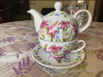 Teiera e tazza da tè