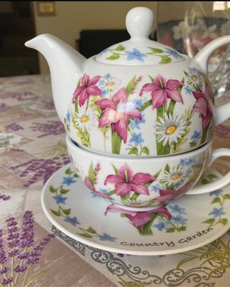 Teiera e tazza da tè