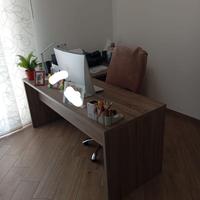 Scrivania e libreria