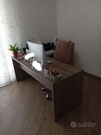 Scrivania e libreria