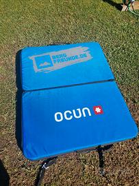 Crash pad boulder