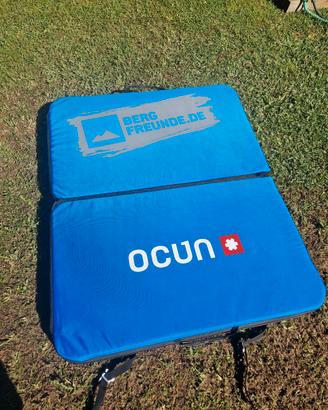 Crash pad boulder