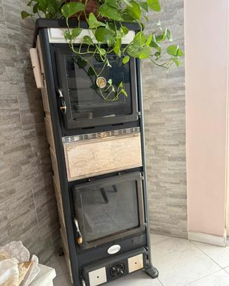 Stufa a legna con forno