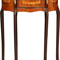 Comodino Vintage in Legno: Eleganza e Funzionalità