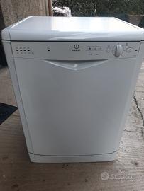 lavastoviglie Indesit 