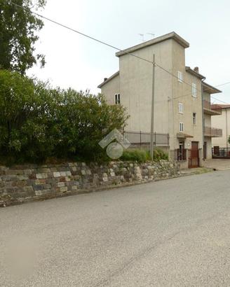5 LOCALI A ROCCA IMPERIALE