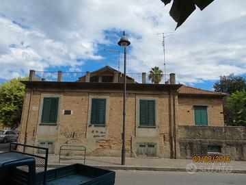 Casa singola con giardino