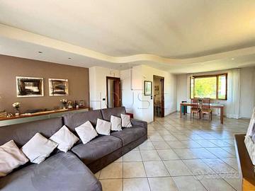 Appartamento di 115 m² con 5 locali e box auto dop