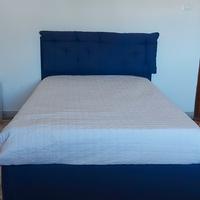 Letto, n. 2 armadi, scrivania e libreria 