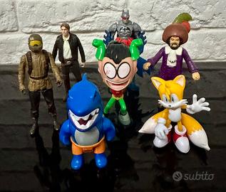 Lotto 8 personaggi action figure Sonic Batman etc.